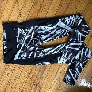 Blackmilk size Small leggings. Bone pattern. With pocket.